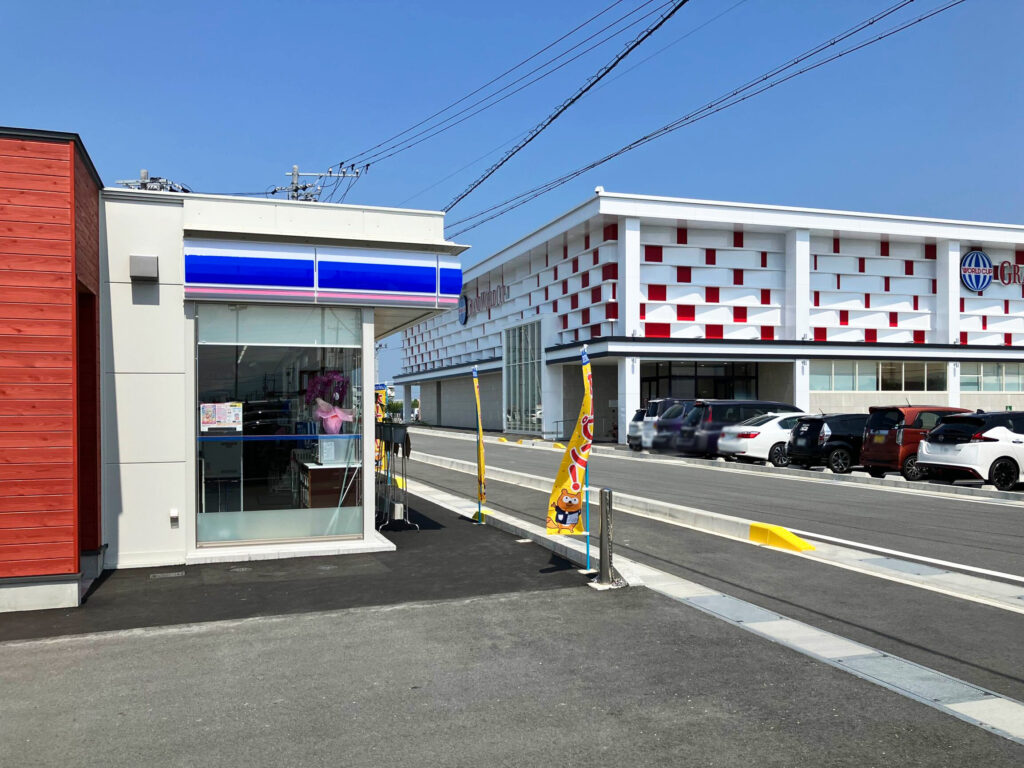 ローソンＳ伊勢西豊浜店とグランワールドカップ伊勢店