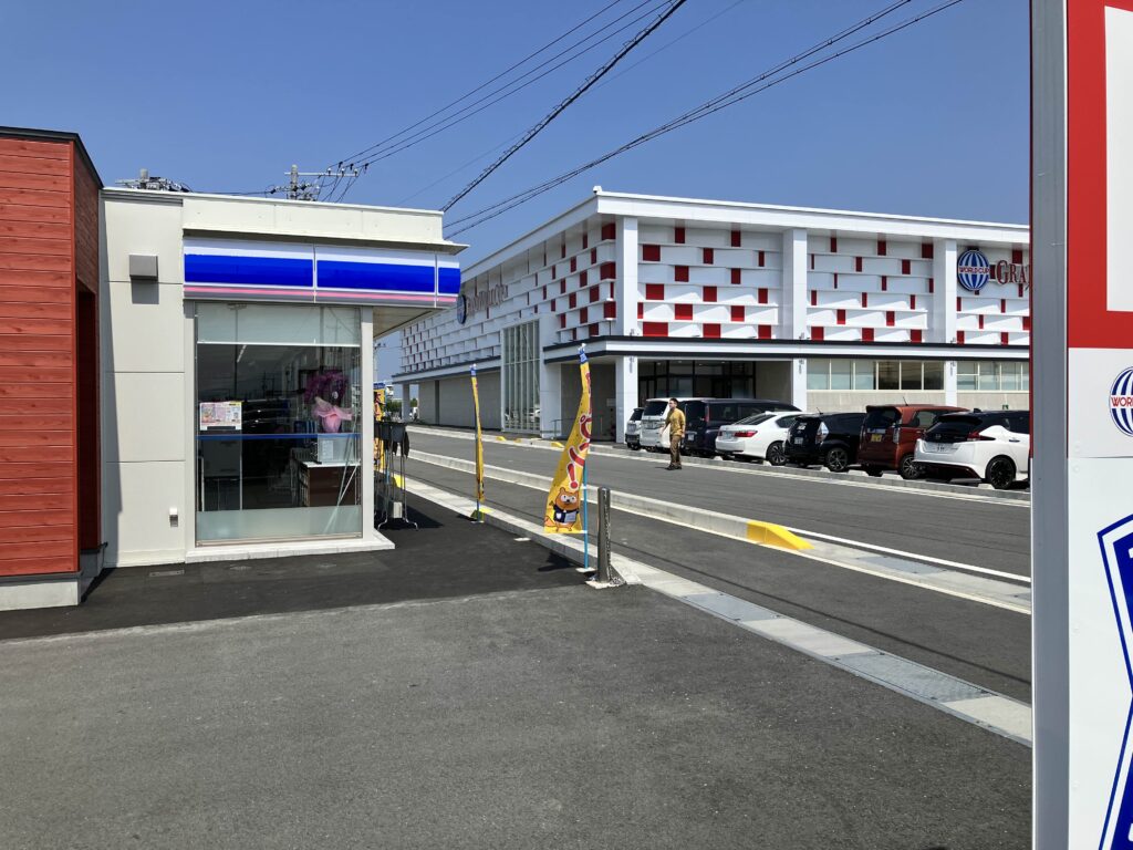 ローソンＳ伊勢西豊浜店とグランワールドカップ伊勢店